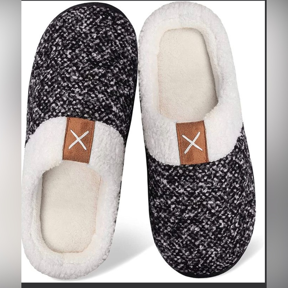 Women’s Slippers *NEW* SO COMFY!